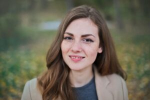 Tips for Getting Outdoor Headshots on a Budget
